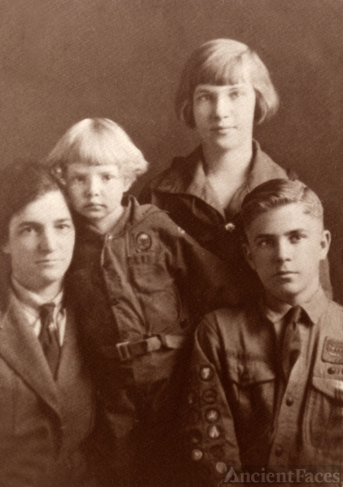 Ora Lillian (Dunn) Boyce and family