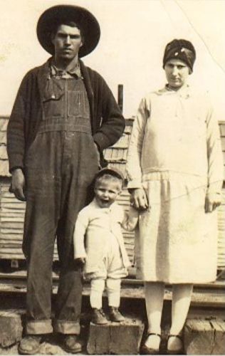 Aaron, Pearl, and Roy Lee Hinton, 1930