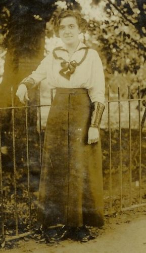 Mystery young woman :)