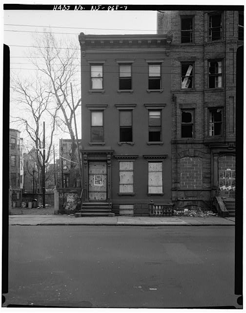7. BUILDING AT 299 MONTGOMERY - Montgomery Gateway East,...