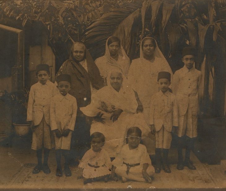 MR Ummu Kulthum Sameer & Group, 1922