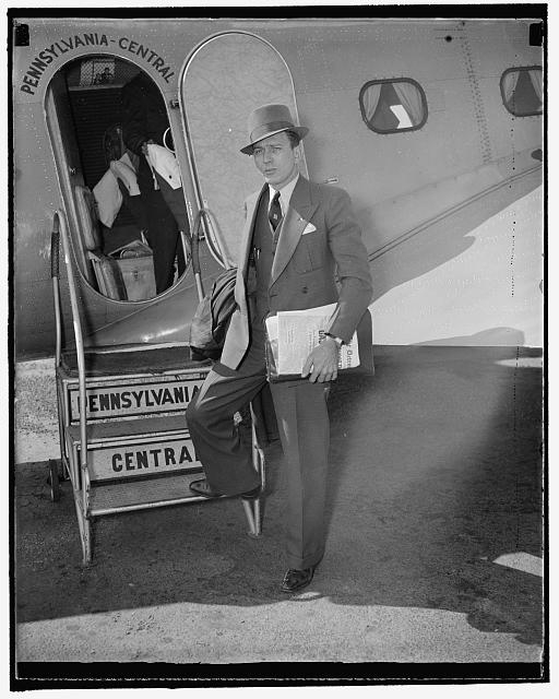 To see CIO head. Washington, D.C., Oct. 1. Arriving in...