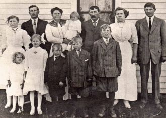 Spiering Family Gathering, 1913