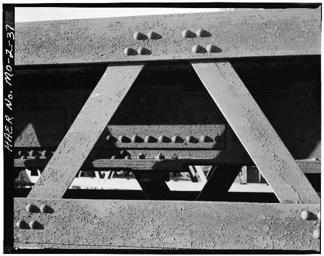 37. HANGAR FROM RAILROAD DECK TELESCOPED IN COLUMN &...