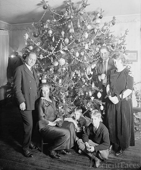 Dickey Christmas tree in 1923