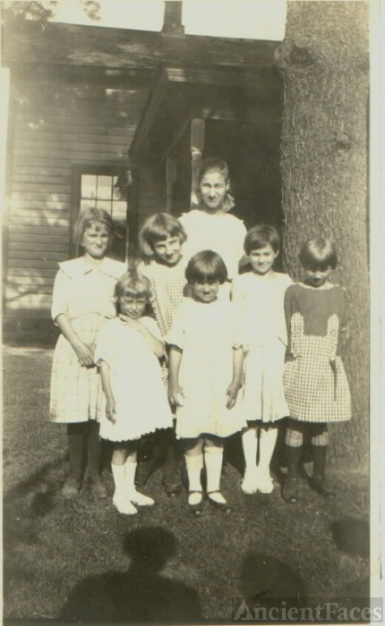 Long Family cousins, 1944 Indiana