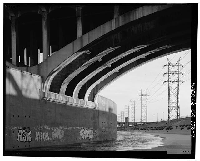 7. CENTER PIER DETAIL VIEW FROM CHANNEL, FACING SOUTH. -...