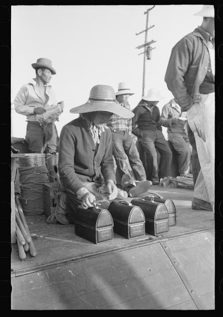 Nyssa, Oregon. FSA (Farm Security Administration) mobile...