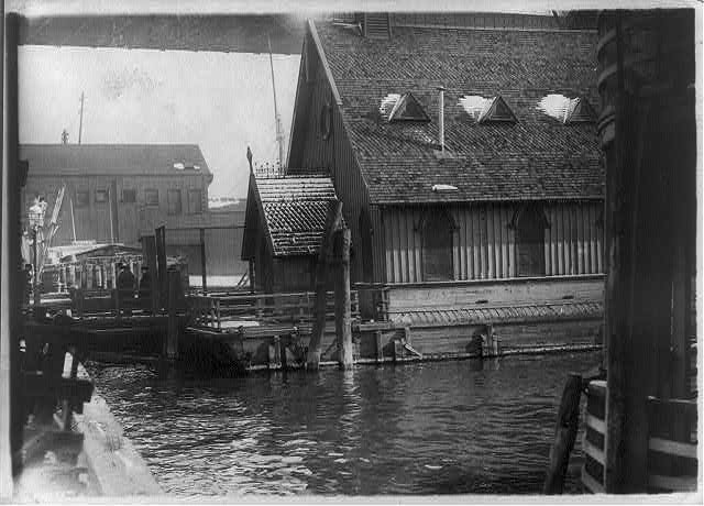 [Seaman's floating church at foot of Pike St., N.Y.C]