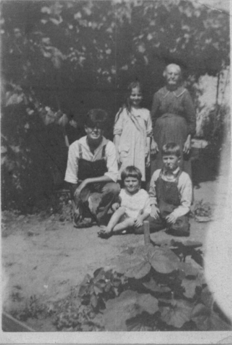 Grandma,Fred,Warren,Martha,and Harold
