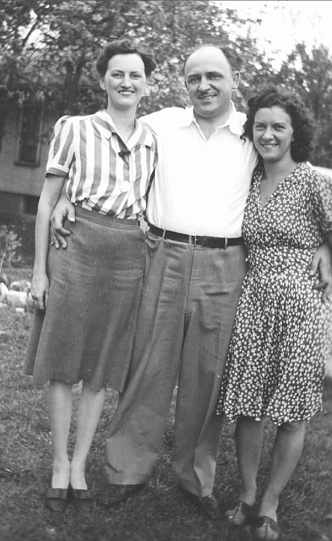 'A Thorn Between 2 Roses'