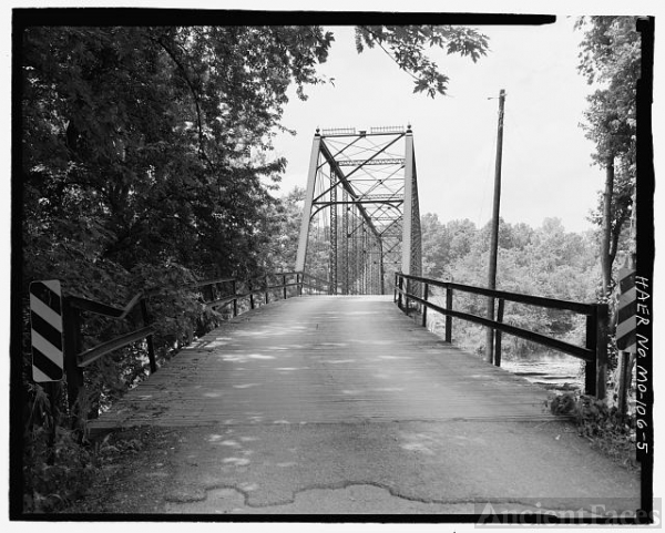 5. View of southeast portal - Chain of Rocks Bridge,...