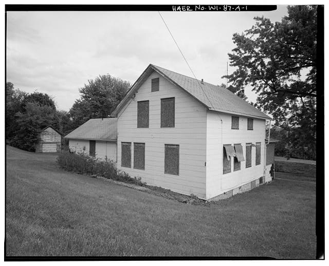 1. VIEW SOUTHEAST, Lockkeeper's residence - Kaukauna Lock...