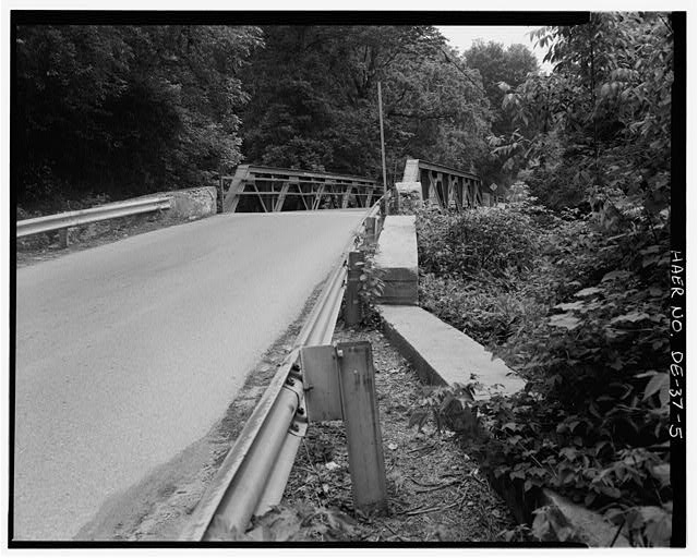 5. VIEW EAST, APPROACH ABUTMENT WALL DETAIL - Thompson's...