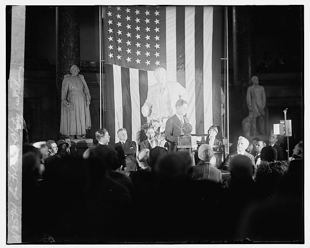 La Follette Statue unveiling, [4/29/29]
