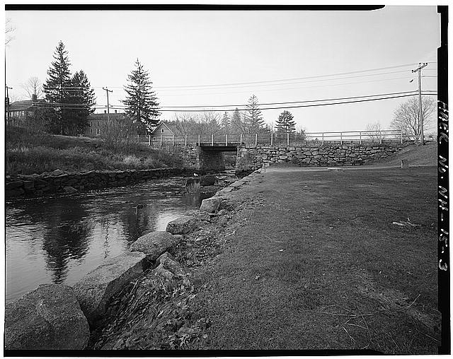 3. VIEW OF RETAINING WALLS, EAST ELEVATION, LOOKING...