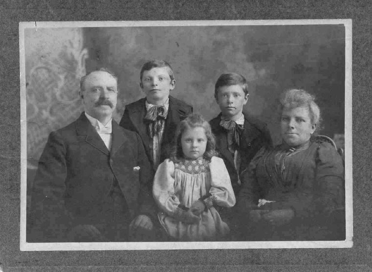 WILLIAM HENRY MADILL, WIFE & KIDS