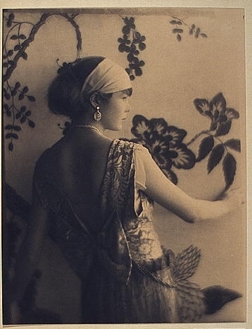 [Woman, half-length portrait, facing right, viewed from...