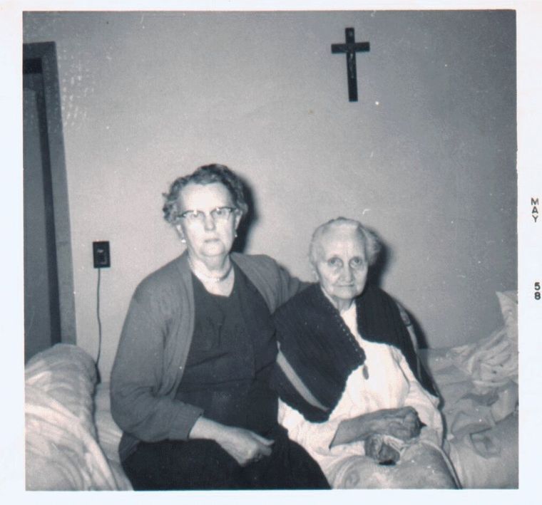 Josephine Dvorak & Kathryn Linscheid, WI 1958