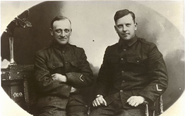 Alvie Cunningham and other soldier World War I