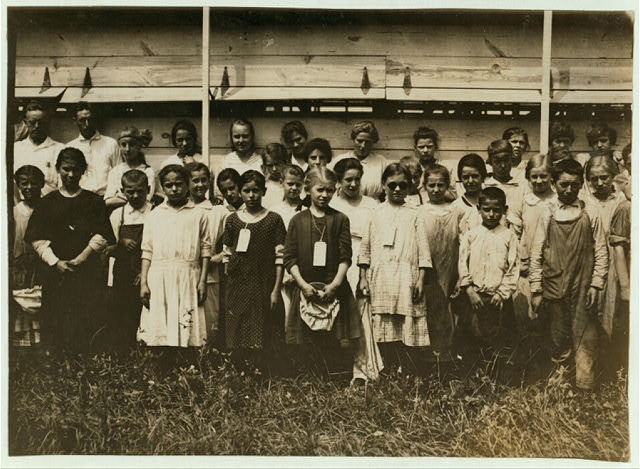 Stringers and leaf-girls, shed-workers for American...