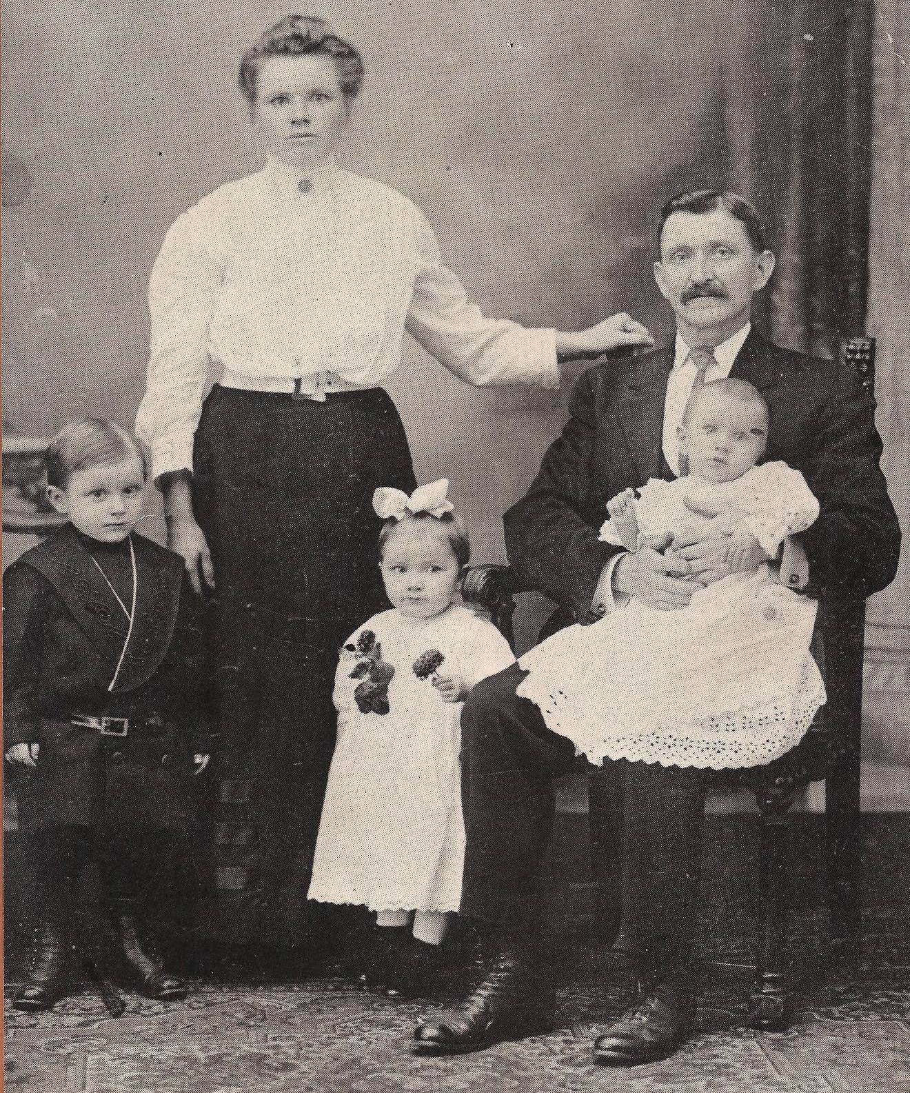 The Rynkiewicz family, Pennsylvania c1911
