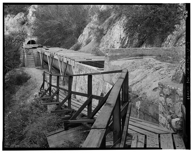 7. LAST FLUME AND TUNNEL SECTION BEFORE SAR-3 FOREBAY....