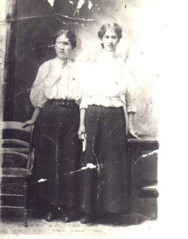 Sisters Betty & Nina Arnett Risner