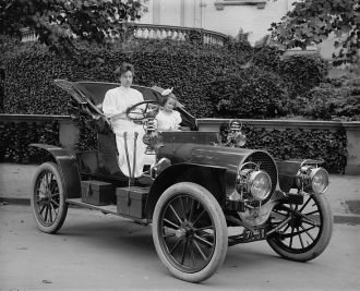 Bliven family in Vintage Franklin Car
