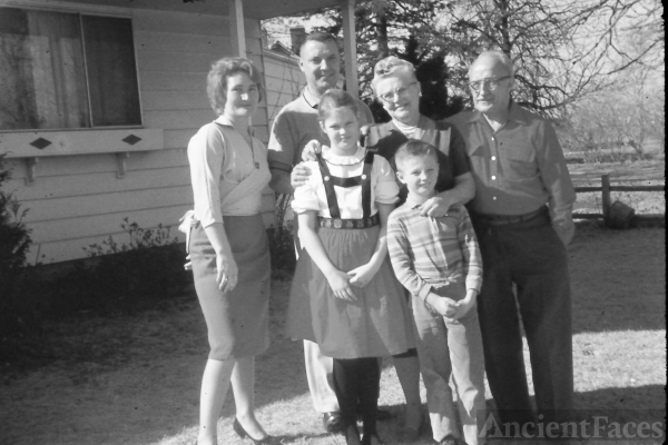 Warren Lordly's Family Easter 1963