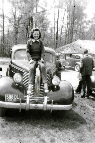 Marilyn Ruth Loux (nee Juett) circa 1941.