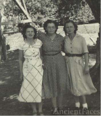 Georgia Maude Duncan Estes & Daughters