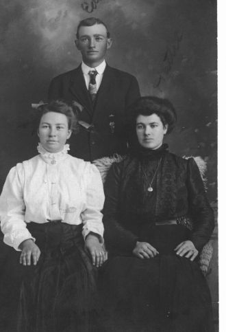 Ed & Hattie Sumner Schroeder and his sis, Bertha
