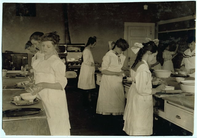 Domestic Science class in Horace Mann School. See Bliss...