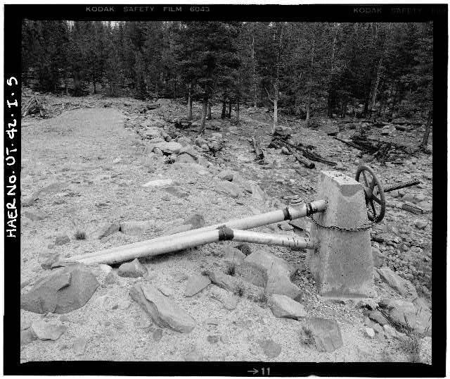 5. VIEW OF OUTLET GATE WHEEL AND STEM, LOOKING NORTH -...