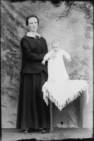 Unknown woman & baby, Tennessee