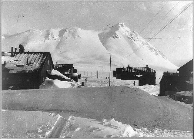 Ice surrounding the Skaaluren (?) as it attempted to dock...