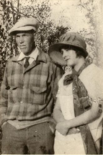 Thurmon and Bessie (Gowder) Holcomb, 1927