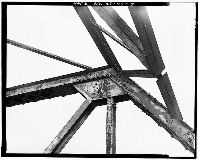 7. VIEW SHOWING TOP CHORD, INCLINED END POST AND PORTAL...