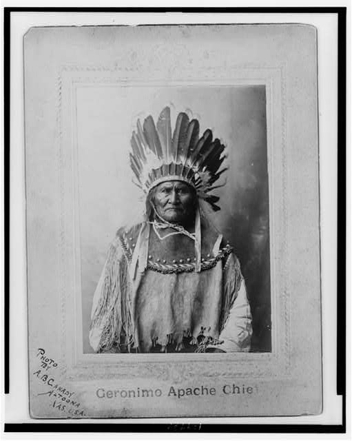 [Geronimo, half-length portrait, facing front] / photo by...