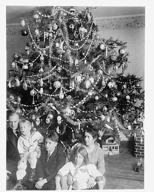 Raymond Dickey, Christmas tree, 1915
