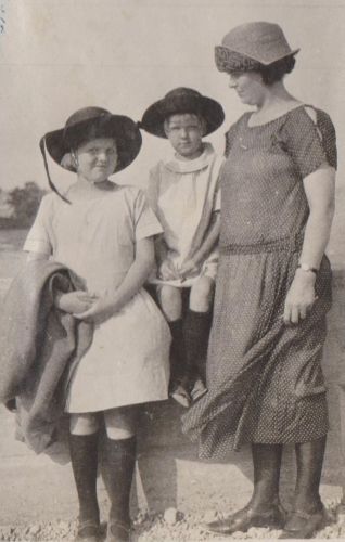 Amanda Magnusson, Mildred, and Helen