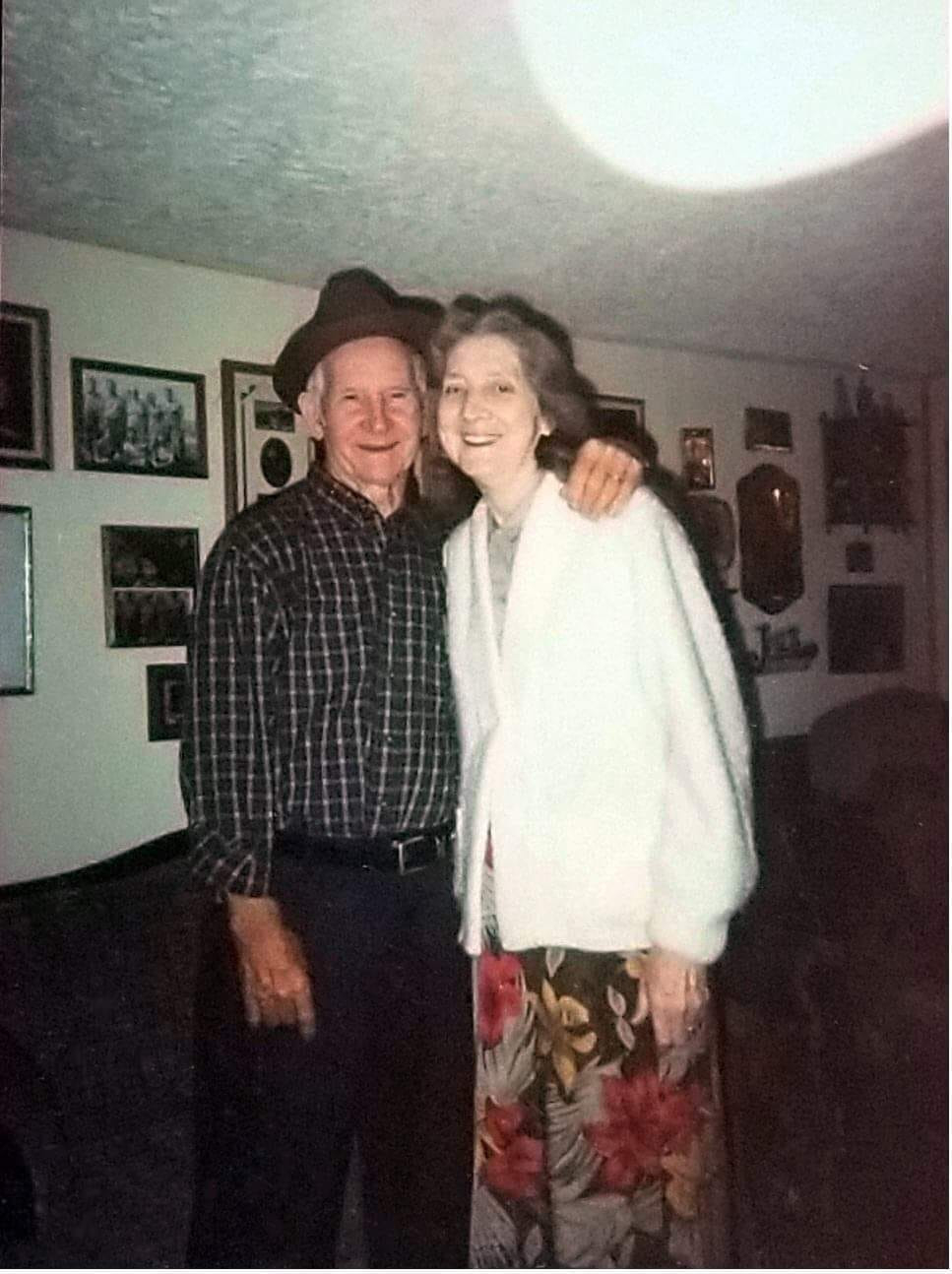 Raymond and Wife, Exia 