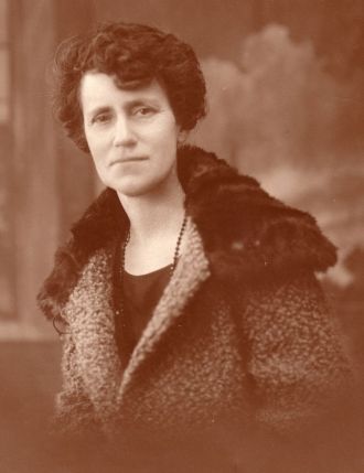 Lynette Mae Curlhair (1872-1942)
