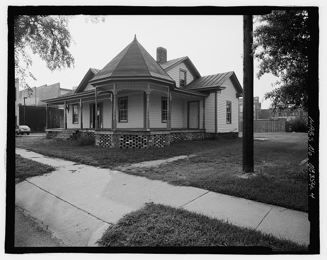 4. View Facing East - Hemby-Willoughby Funeral Home, 112...