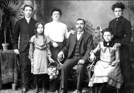 Harris & Rebecca Rasnick Family, 1904