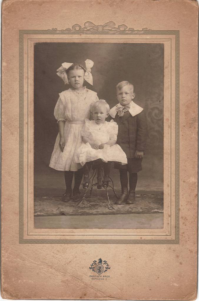 Thre children, two girls and a boy