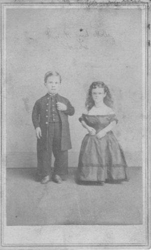 Unidentified 'little people' couple Unidentified 'little people' couple