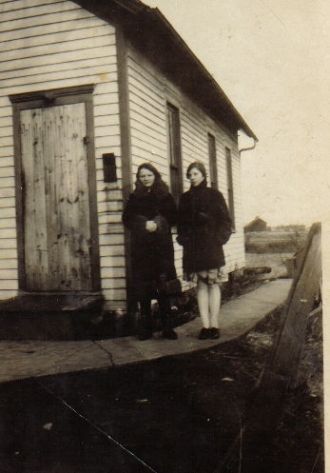 Irma & Vera Puffpaff, Illinois 1925
