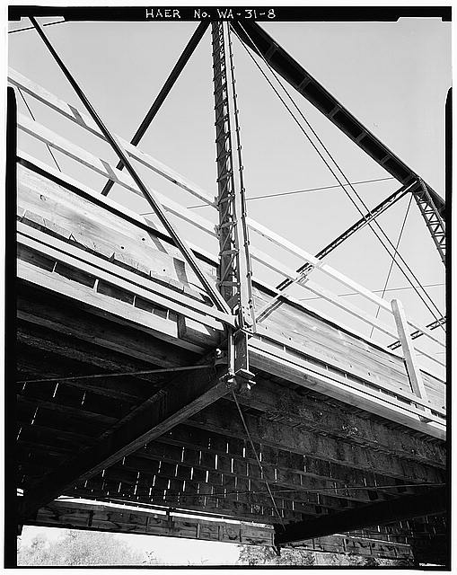 8. DETAIL VIEW SHOWING BOTTOM LATERAL BRACING, STRINGER...